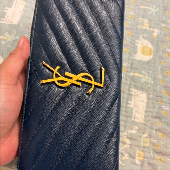 Yves Saint Laurent Zippy Wallet - Picture 15 of 16